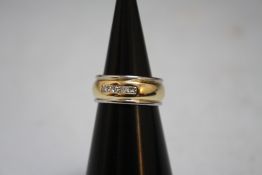 AN 18 CARAT WHITE AND YELLOW GOLD DIAMOND SET WEDDING BAND, approx weight 8.5g, ring size K