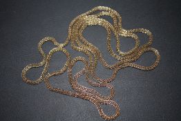 A TUBULAR MULTI LINK GUARD STYLE CHAIN, in unmarked yellow metal, approx weight 17.6g, estimated