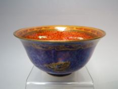 A WEDGWOOD LUSTRE FOOTED BOWL WITH HUMMING BIRD DECORATION, Dia. 10 cm