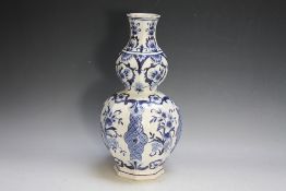 AN OCTAGONAL DOUBLE GOURD VASE, H 35 cmCondition Report:chips to rim, see images