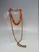 AN UNUSUAL AMBER BEAD AND LUCITE STYLE VINTAGE NECKLACE, the circular lucite style discs approx Dia.