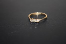 AN 18 CT GOLD THREE STONE DIAMOND RING, approx weight 1.9g, ring size P
