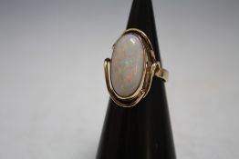 A 9 CARAT GOLD LONG OVAL OPAL RING, approx weight 3.1g, ring size P