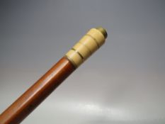 A WALKING CANE WITH COMPASS TO THE TOP OF THE HANDLE, L 91 cm