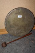 AN ENGRAVED BRASS GONG DEPICTING A STAG WITH BEATER, DIA. 32 CM