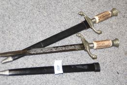 A PAIR OF HORN HANDLED CEREMONIAL STYLE DAGGERS MARKED 'SOLINGEN GERMANY'