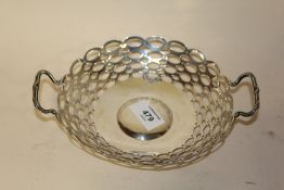 A HALLMARKED SILVER TWIN HANDLED PIERCED DISH - BIRMINGHAM 1908, approx weight 185g, W 22 cm