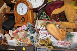 TWO TRAYS OF COLLECTABLES TO INCLUDE ALRESFORD CRAFTS VINTAGE TEDDY BEARS, MARBLES, FIGURES,