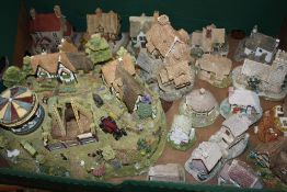 TWO TRAYS OF LILLIPUT LANE AND DAVID WINTER COTTAGE FIGURES ETC.