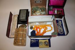 A TRAY OF COSTUME JEWELLERY TO INCLUDE WRIST WATCHES, JEWELLERY BOXES ETC