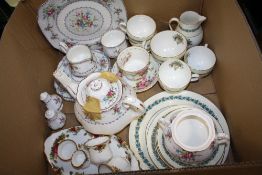 A TRAY OF ASSORTED CHINA TO INCLUDE ROYAL ALBERT PETIT POINT, OLD COUNTRY ROSE, WEDGWOOD CHINA ETC.