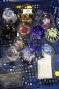 A COLLECTION OF STUDIO GLASS PAPERWEIGHTS TO INCLUDE CAITHNESS AND BARLEYLANDS EXAMPLES
