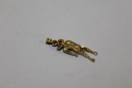 A 14K GOLD DIVER SHAPED PENDANT APPROX WEIGHT - 2.5G