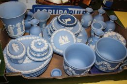 A TRAY OF BLUE WEDGWOOD JASPERWARE TO INCLUDE VASES, CABINET PLATES ETC.