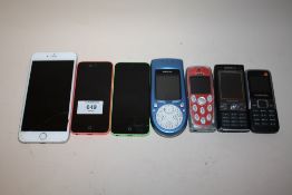 A COLLECTION OF MOBILE PHONES TO INCLUDE IPHONES A/F