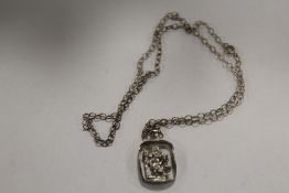 A STERLING SILVER ST CHRISTOPHER PENDANT ON CHAIN APPROX WEIGHT - 7.8G