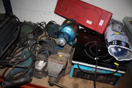 ELECTRICALS AND POWER TOOLS TO INC A POWER SOURCE PURE, CLARKE BENCH GRINDER, CIRCULAR SAWS ETC PLUS