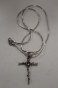 A STERLING SILVER GEMSET CROSS PENDANT ON SILVER CHAIN APPROX WEIGHT - 10G