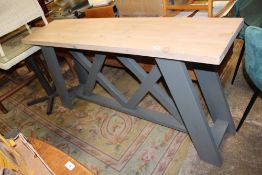 A MODERN HALL CONSOLE TABLE ON A LATTICE STYLE BASE H-85 D-40 L-168 CM