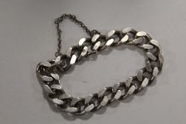 A STERLING SILVER CURB LINK BRACELET APPROX WEIGHT - 58.2G