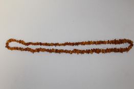 A VINTAGE AMBER NECKLACE
