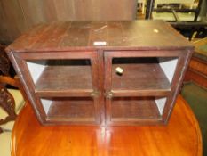 A VINTAGE GLAZED TWO DOOR CABINET H-40 W-60 CM TOGETHER WITH TWO SMALLER CABINETS (3)