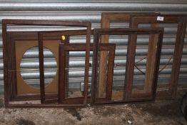 A COLLECTION OF OAK PICTURE FRAMES (7)