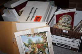 A LARGE QUANTITY OF COLLECTORS PLATES TO INCLUDE ROYAL ALBERT, ROYAL GRAFTON, MASONS ETC. AND