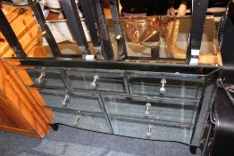 A MODERN LAURA ASHLEY STYLE SEVEN DRAWER CHEST H-80 W-114 CM