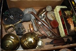 A TRAY OF ASSORTED COLLECTABLES AND METALWARE TO INCLUDE WEIGHTS, BLOW HORN A/F ETC.