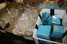 A QUANTITY OF ASSORTED GLASSWARE TO INCLUDE A WEDGWOOD CRYSTAL SNAIL PAPERWEIGHT, ROYAL DOULTON