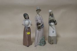 THREE LLADRO LAY FIGURES, ONE S/D, TALLEST 30CM