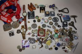 A JAR OF COLLECTABLES TO INCLUDE ENAMEL PIN BADGES, WRIST WATCHES ETC