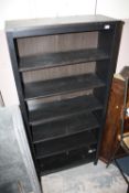 A MODERN BLACK OPEN BOOKCASE H-200 W-89 CM