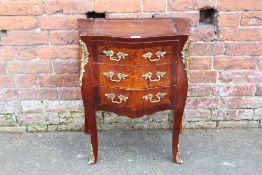 A FRENCH STYLE BOMBE SHAPED THREE DRAWER CHEST WITH GILT METAL MOUNTS, NO MARBLE H-67 W-59 CM