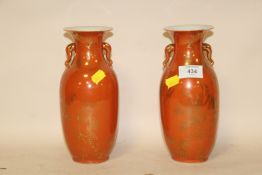 A PAIR OF ORIENTAL CERAMIC TWIN HANDLED VASES WITH ORANGE BACK STAMP, S/D, H 22.5 CM