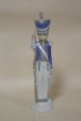 A LARGE LLADRO FIGURE OF A SOLDIER BOY, H 31 CM