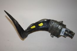AN EASTERN STYLE POWDER FLASK HORN WITH WHITE METAL MOUNTS