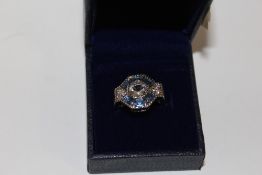 A MODERN HEXAGONAL SHAPED DRESS RING L