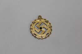 A YELLOW METAL SWASTIKA PENDANT STAMPED 22C APPROX WEIGHT - 4.8G