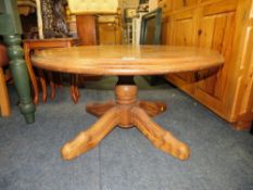 A MODERN HEAVY OAK CIRCULAR COFFEE TABLE DIA 90 CM