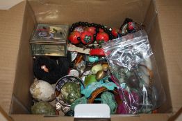 A BOX OF ASSORTED COSTUME JEWELLERY