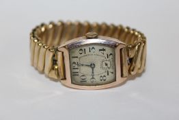 A VINTAGE HALLMARKED 9 CARAT GOLD CASED WRISTWATCH ON EXPANDABLE STRAP STAMPED B.W.C TO REVERSE OF