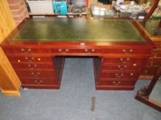 A REPRODUCTION MAHOGANY TWIN PEDESTAL DESK WITH GREEN LEATHER INSET TOP H-79 W-162 D-76 CM