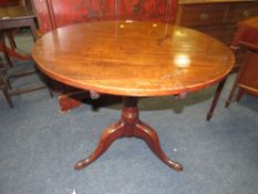 A GEORGIAN MAHOGANY TILT-TOP PEDESTAL TABLE DIA-85 CM