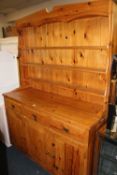 A PINE KITCHEN DRESSER H-192 W-140 CM AND A PINE RACK (2)