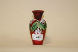 A SMALL SIGNED ANITA HARRIS ART POTTERY BERRY PATTERN VASE, H 12 CM