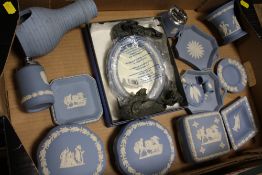 A TRAY OF BLUE WEDGWOOD JASPERWARE TO INCLUDE TRINKET POTS