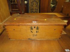 AN ANTIQUE SMALL PINE BOX WITH 'X.B 20' TO THE FRONT H-23 W-64 CM