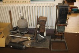 A COLLECTION OF ASSORTED VINTAGE PHOTOGRAPHIC ENLARGERS and associated equipment